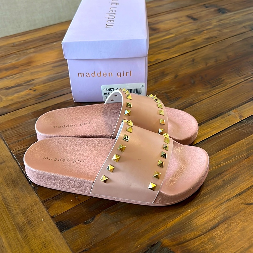 Madden girl slides- new with box- size 7